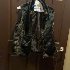 Faix fur animal print vest